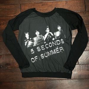 5 seconds of summer crewneck size XL